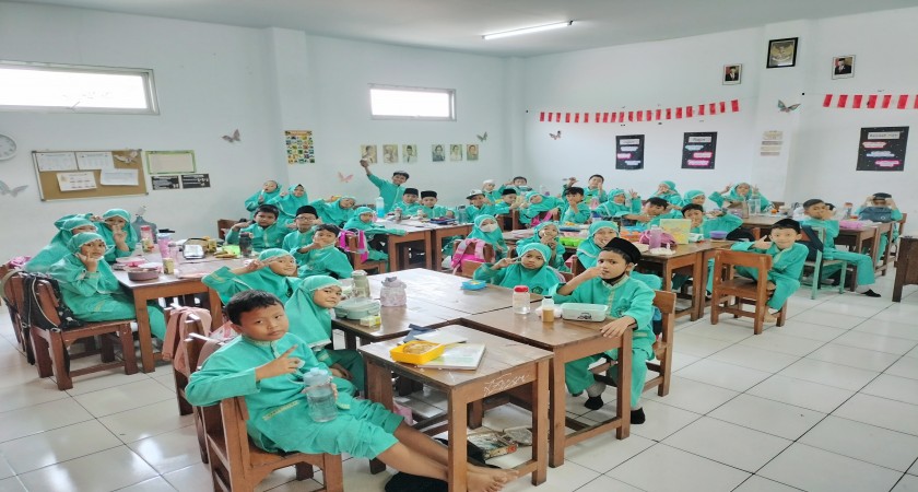 Seperti Apa Jumat di MI Mazro’atul Ulum? Begini Ceritanya
