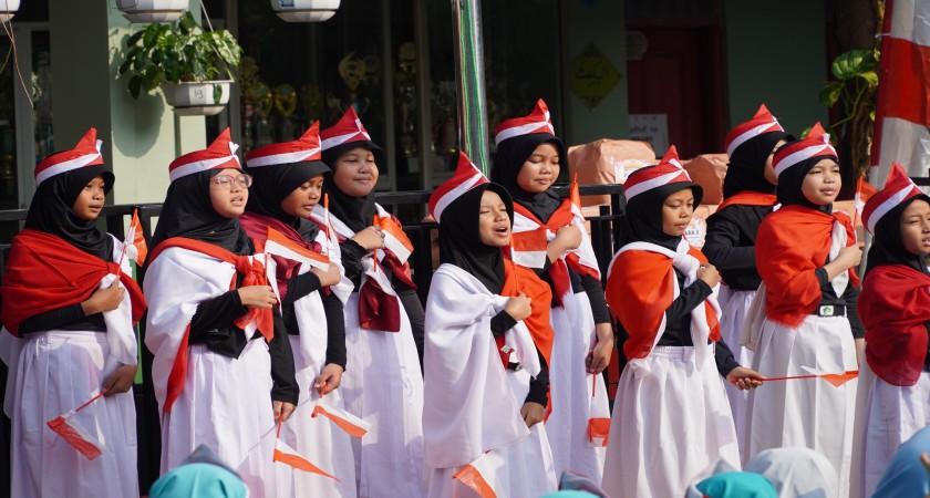 Serunya Lomba 17 Agustus di MI Mazro’atul Ulum: Merdeka dengan Cinta, Berkarya untuk Indonesia