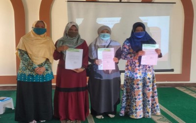 PENYALURAN BANTUAN GERAKAN MADRASAH ORANG TUA ASUH