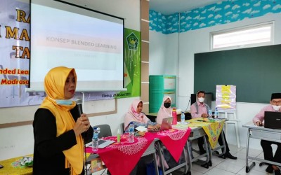 RAPAT KERJA DAN WORKSHOP MI MAZRO'ATUL ULUM TAHUN PELAJARAN 2021/2022