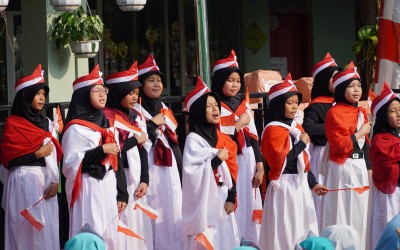 Serunya Lomba 17 Agustus di MI Mazro’atul Ulum: Merdeka dengan Cinta, Berkarya untuk Indonesia